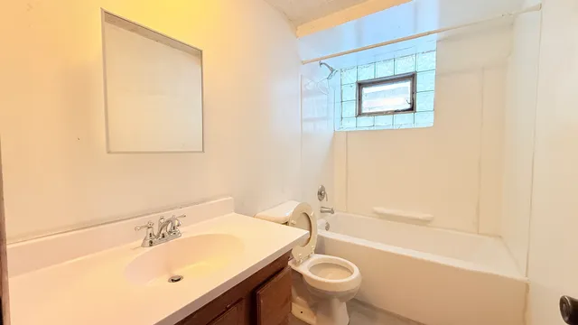 $1,250 | 15020 Woodlawn Avenue, Unit GARDEN, Dolton, IL 60419