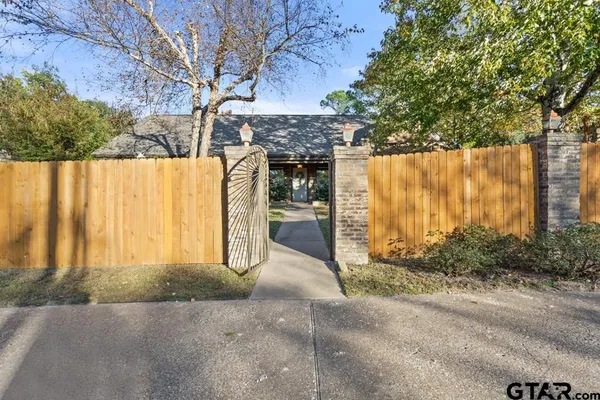 $695,000 | 6109 Quail Creek Drive, Tyler, TX 75703