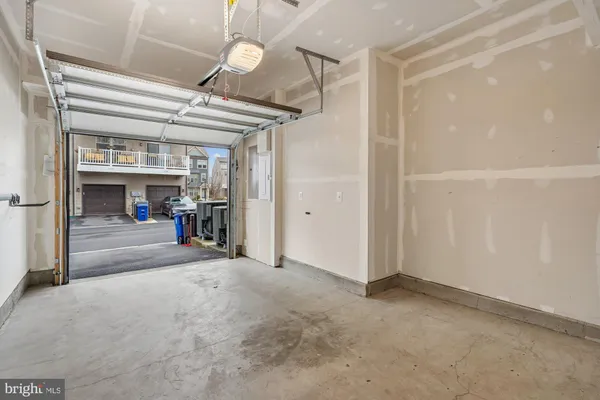 a view of empty room with an entrance