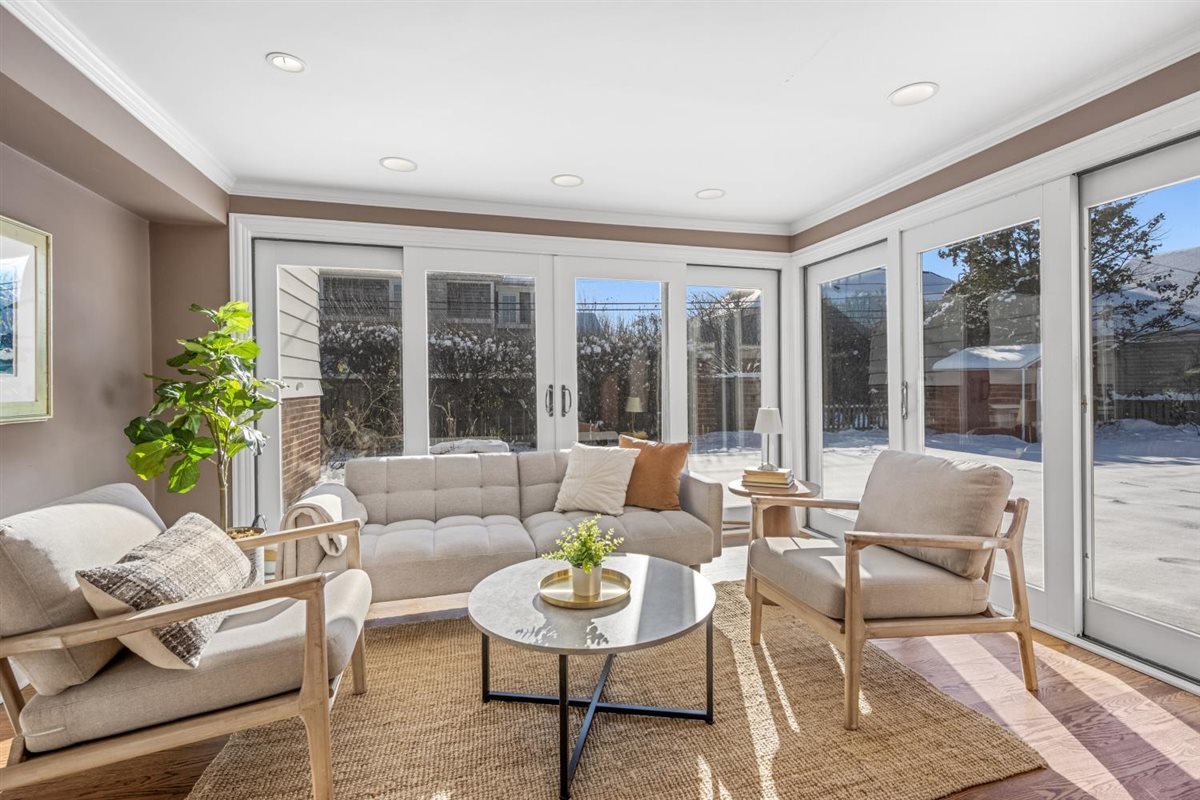 1821 George Court Glenview, IL 60025 - Photo 11 of 24 a living room with furniture and a potted plant