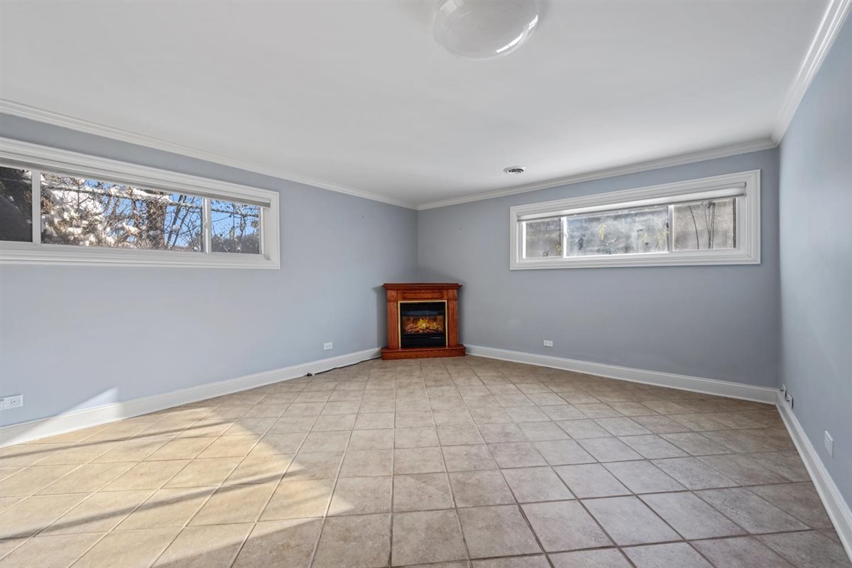 1821 George Court Glenview, IL 60025 - Photo 20 of 24 a view of an empty room with a window