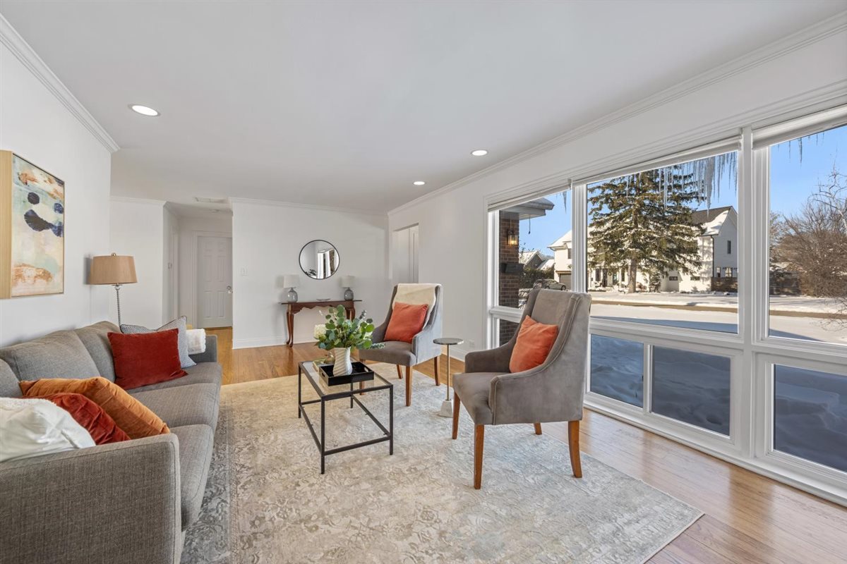 1821 George Court Glenview, IL 60025 - Photo 5 of 24 a living room with furniture and a rug