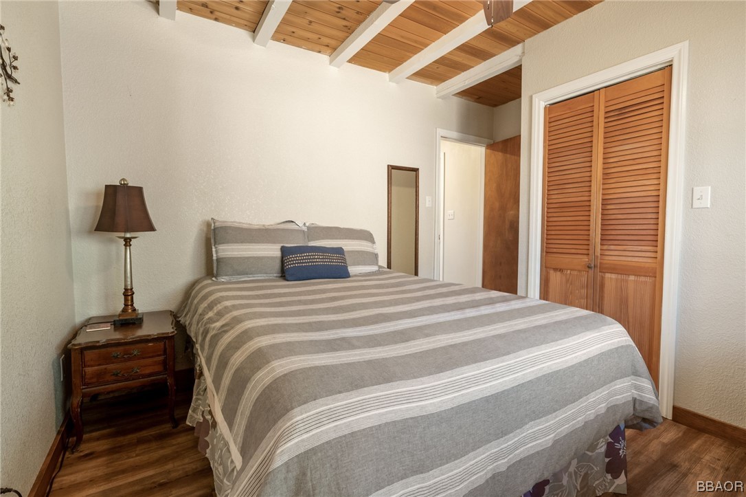 456 Riverside Avenue Sugarloaf, CA 92386 - Photo 10 of 19 a bedroom with a bed and a night stand