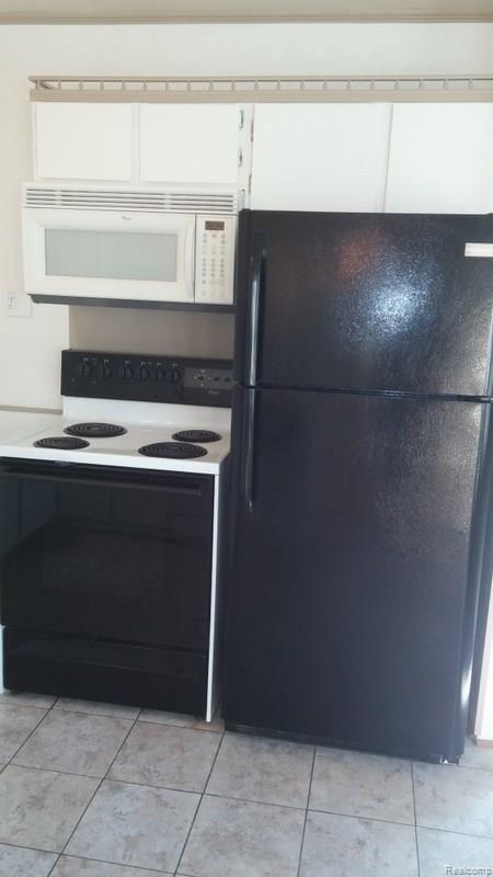 3434 Normandy Road Royal Oak, MI 48073 - Photo 10 of 25 1-20141025_143619.jpg