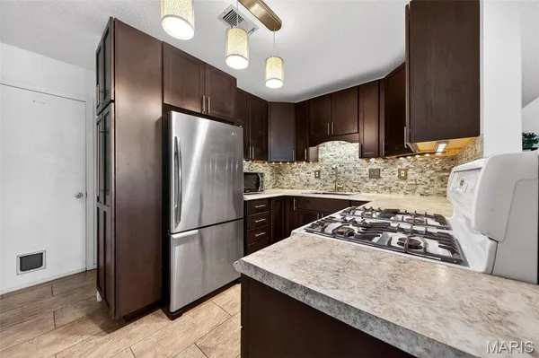 $264,900 | 1306 Tahoe Valley Court, Ballwin, MO 63021