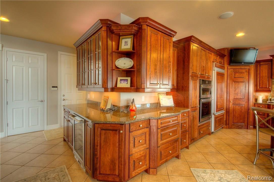 10592 Lighthouse Point South Lyon, MI 48178 - Photo 17 of 63 930A7548_49_50.jpg
