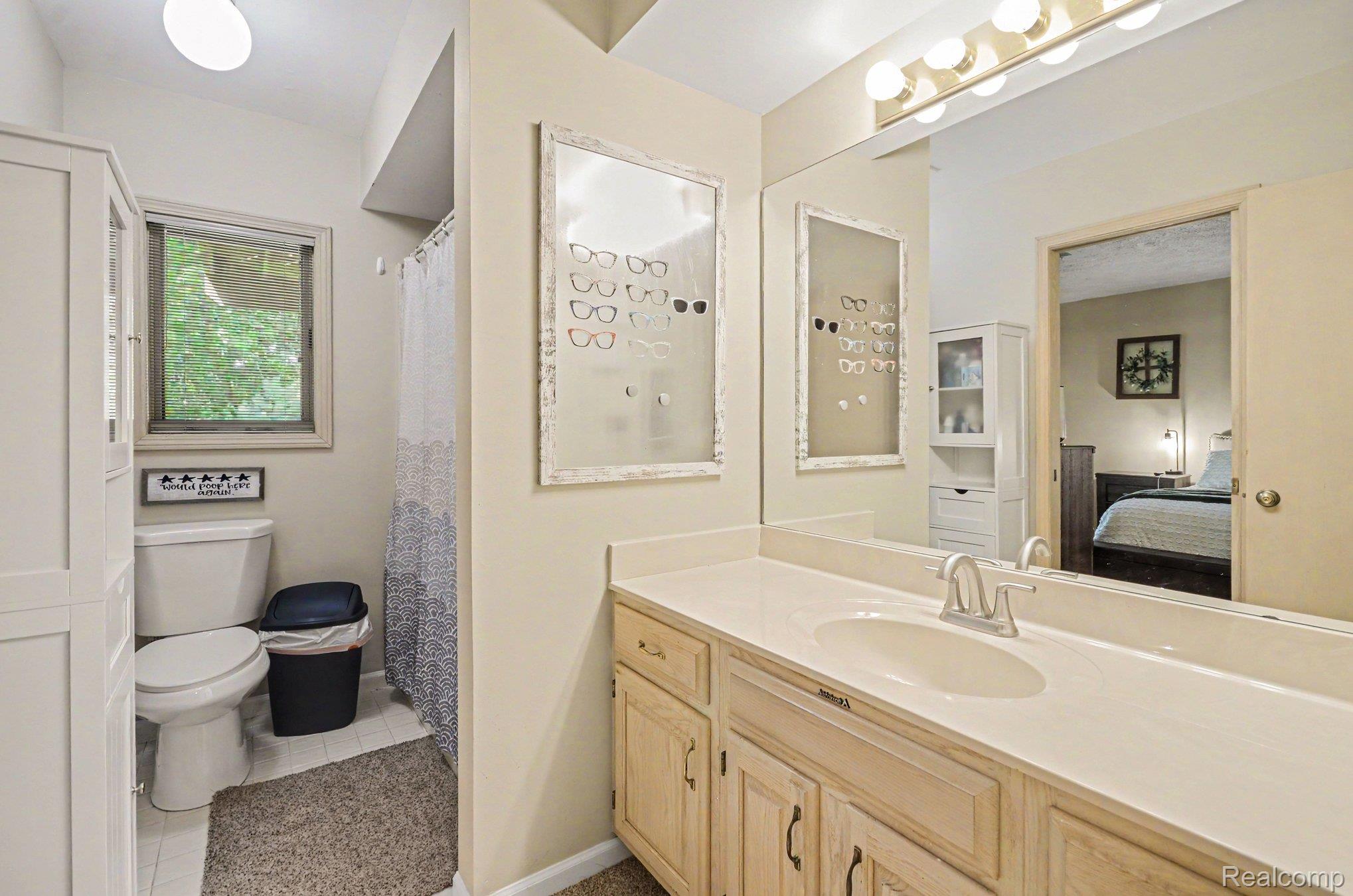 6638 Ridgeview Drive Clarkston, MI 48346 - Photo 21 of 28 3rd full bath