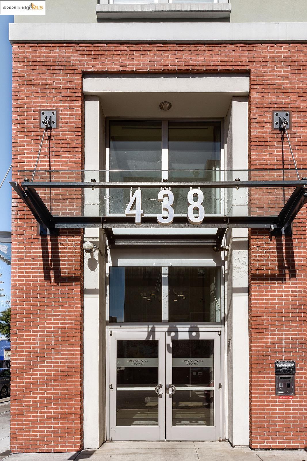438 West Grand Avenue, Unit 420 Oakland, CA 94612 - Photo 51 of 58 a view of a entryway of the house