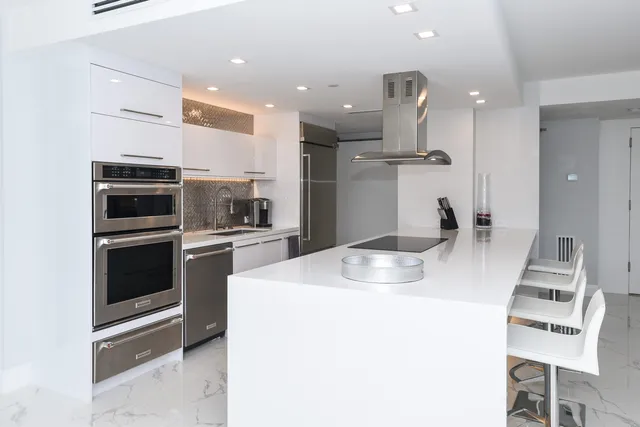 $10,000 | 120 Southeast 5th Avenue, Unit 321, Boca Raton, FL 33432