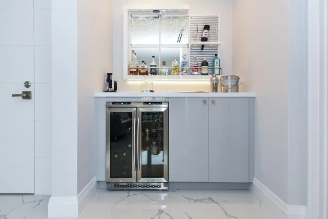 $10,000 | 120 Southeast 5th Avenue, Unit 321, Boca Raton, FL 33432