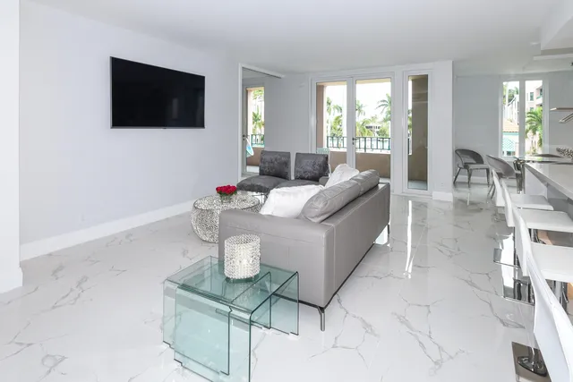 $10,000 | 120 Southeast 5th Avenue, Unit 321, Boca Raton, FL 33432