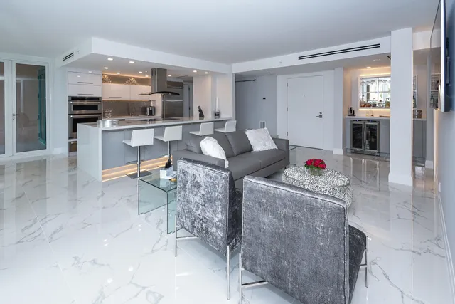 $10,000 | 120 Southeast 5th Avenue, Unit 321, Boca Raton, FL 33432