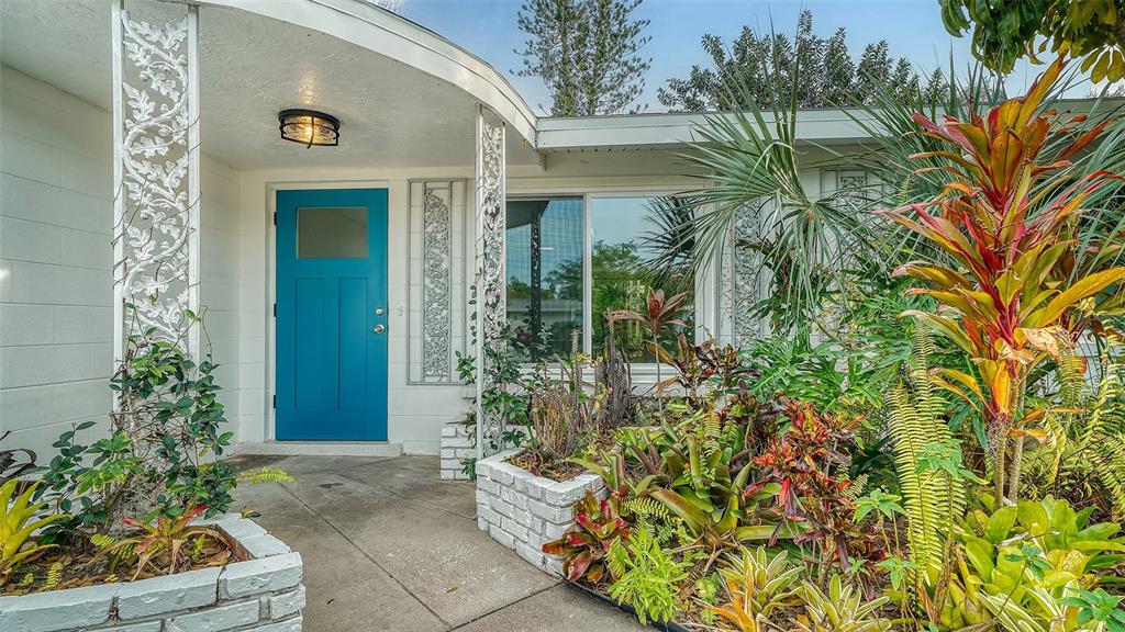 3070 Markridge Road Sarasota, FL 34231 - Photo 1 of 1 a view of a garden with plants