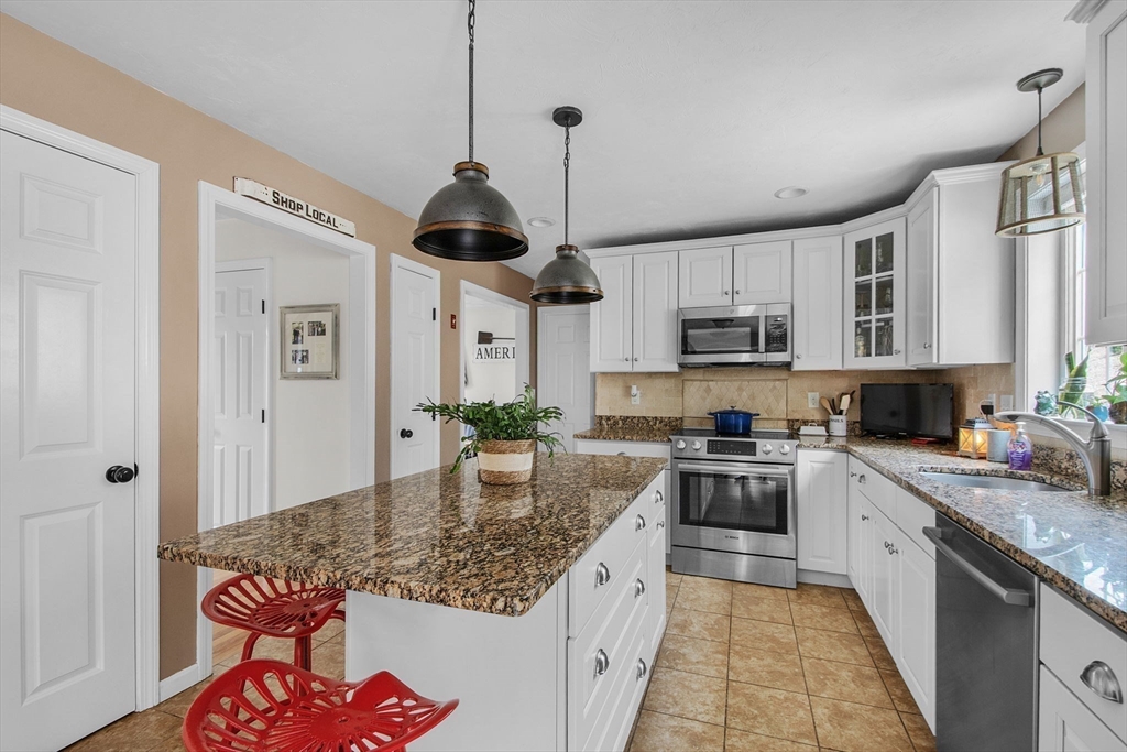 4 Brintnal Drive Rutland, MA 01543 - Photo 8 of 40