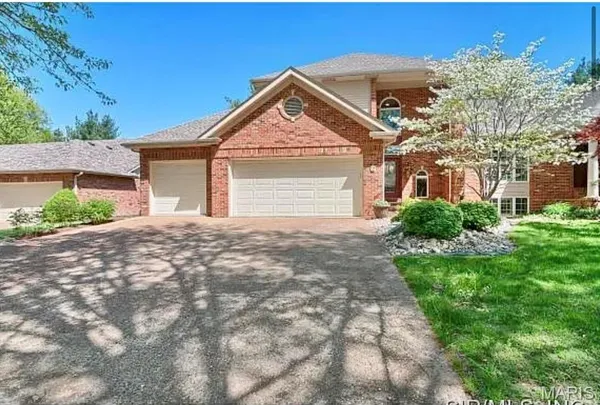 $399,999 | 2 Pine Hollow Court, Edwardsville, IL 62025