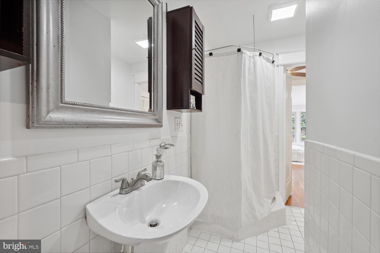 2306 Tunlaw Road Northwest Washington, DC 20007 - Photo 15 of 24 Connecting Bath #1