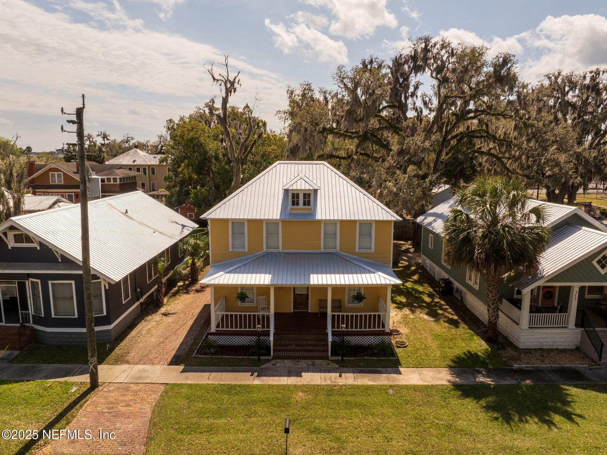 313 Madison Street Palatka, FL 32177 - Photo 25 of 38 a front view of house with yard