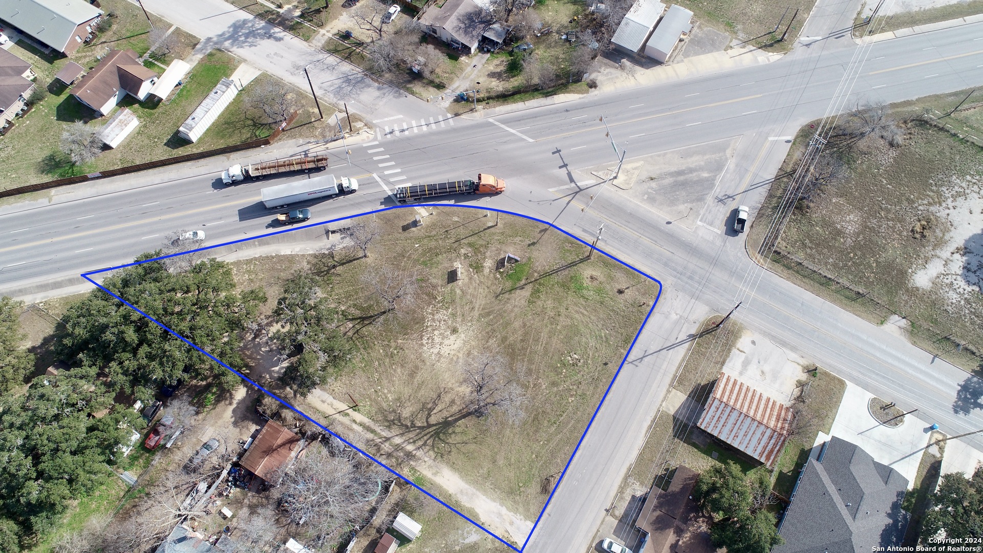 707 Commerce Street Pleasanton, TX 78064 - Photo 6 of 13