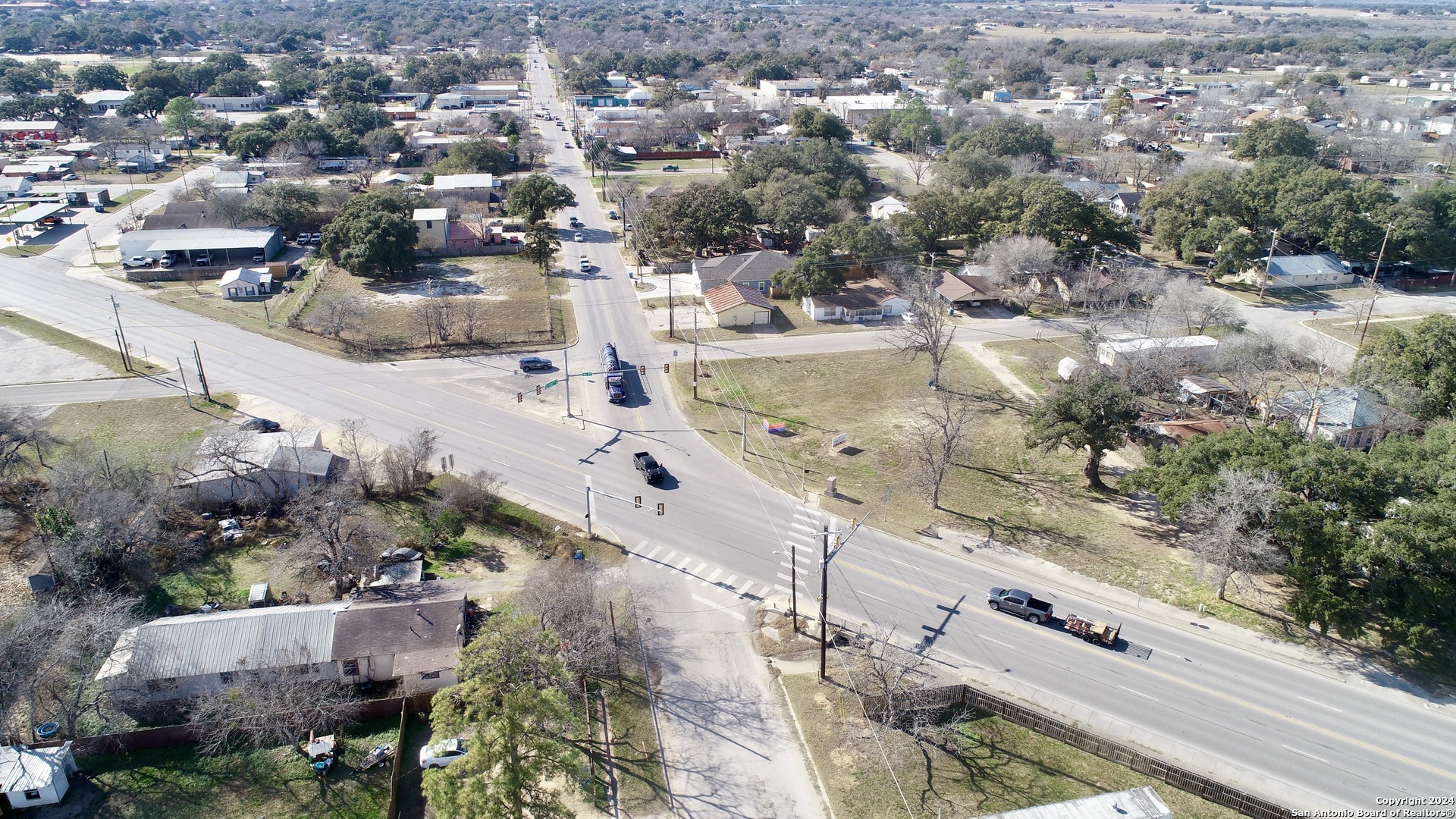 707 Commerce Street Pleasanton, TX 78064 - Photo 9 of 13 a view of city