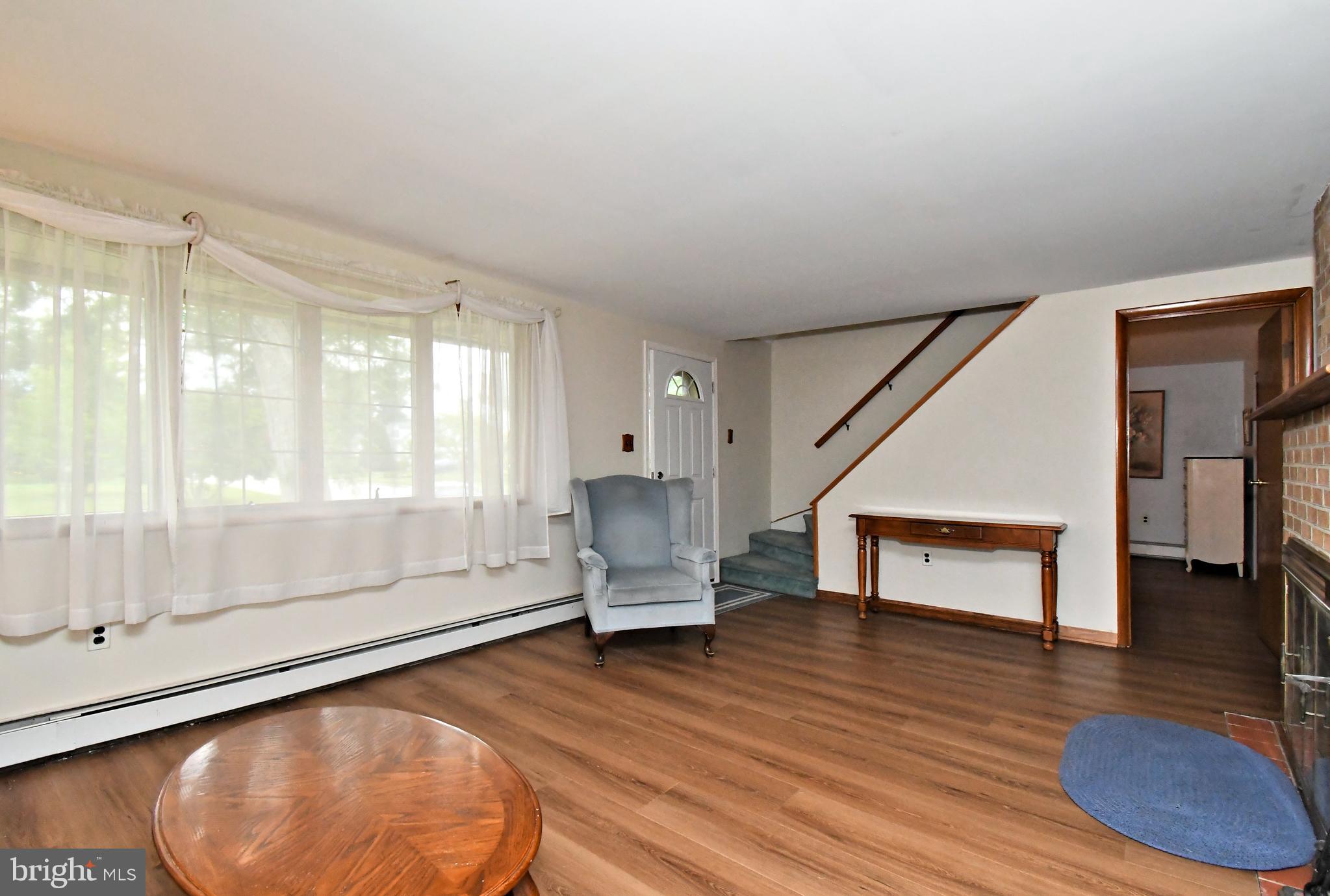 500 Burton Road Oreland, PA 19075 - Photo 8 of 54 Living room