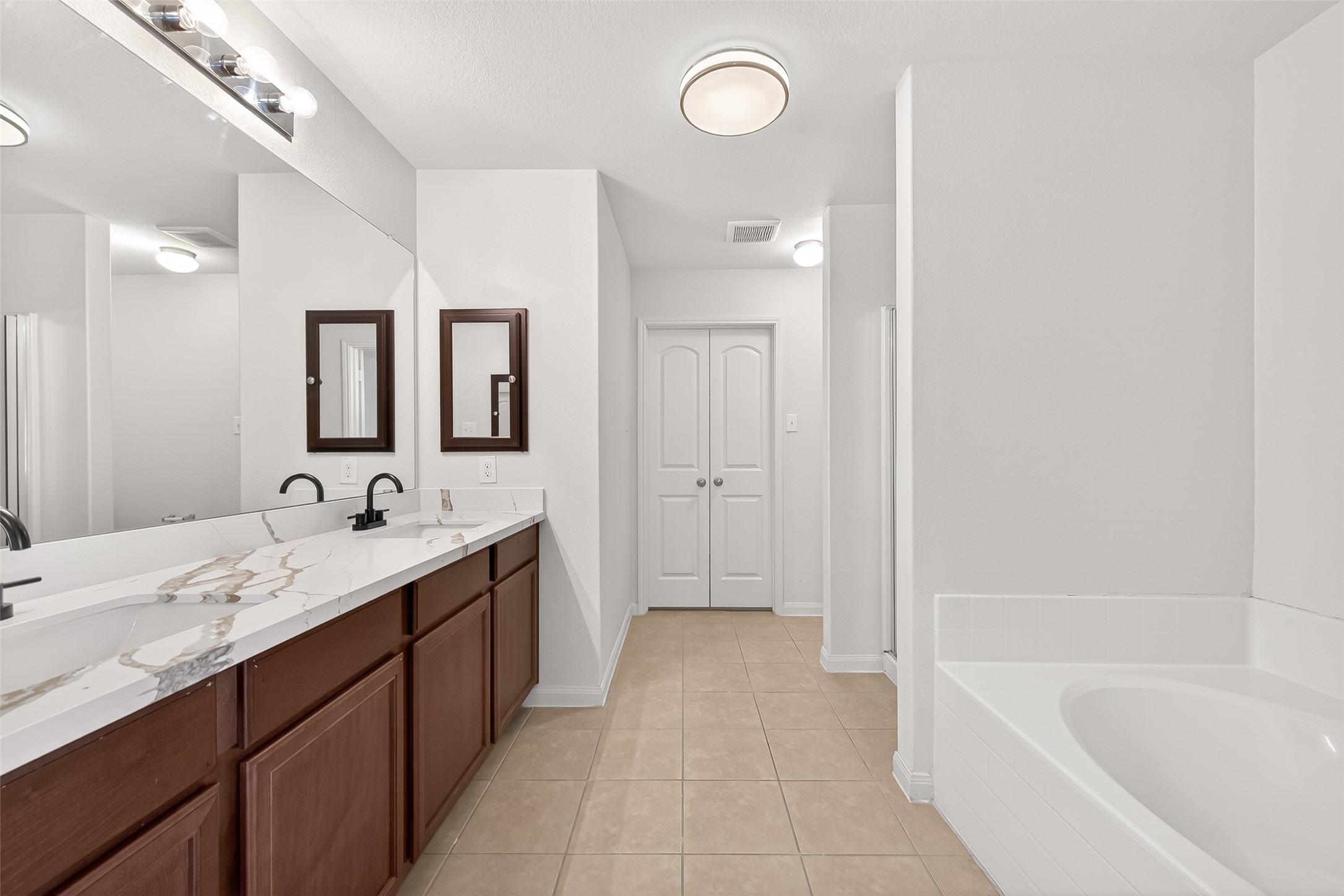 4918 Jagged Cliff Lane Rosenberg, TX 77469 - Photo 12 of 23 a spacious bathroom with a tub sink and mirror