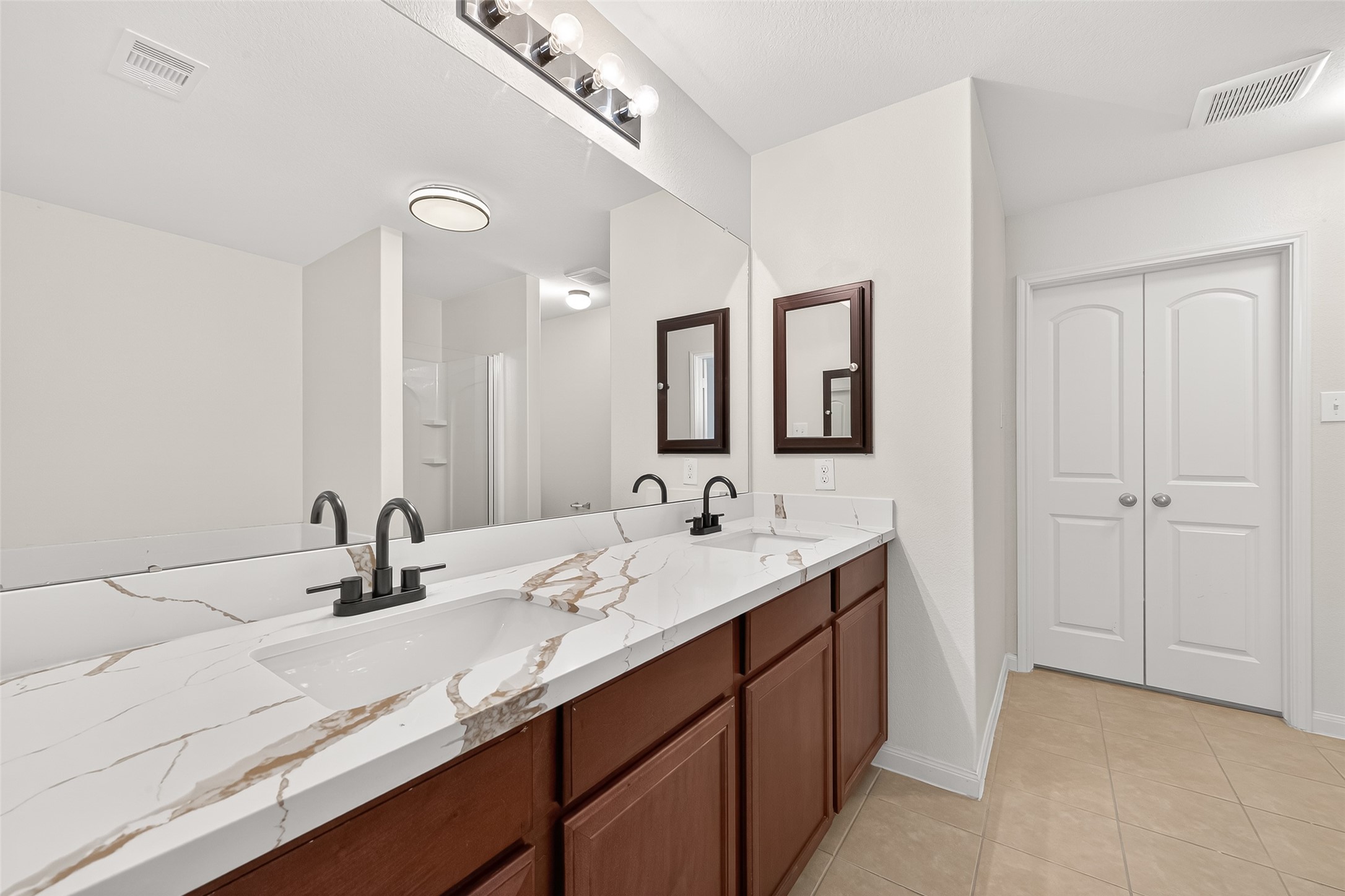 4918 Jagged Cliff Lane Rosenberg, TX 77469 - Photo 13 of 23 a bathroom with a double vanity sink and a mirror