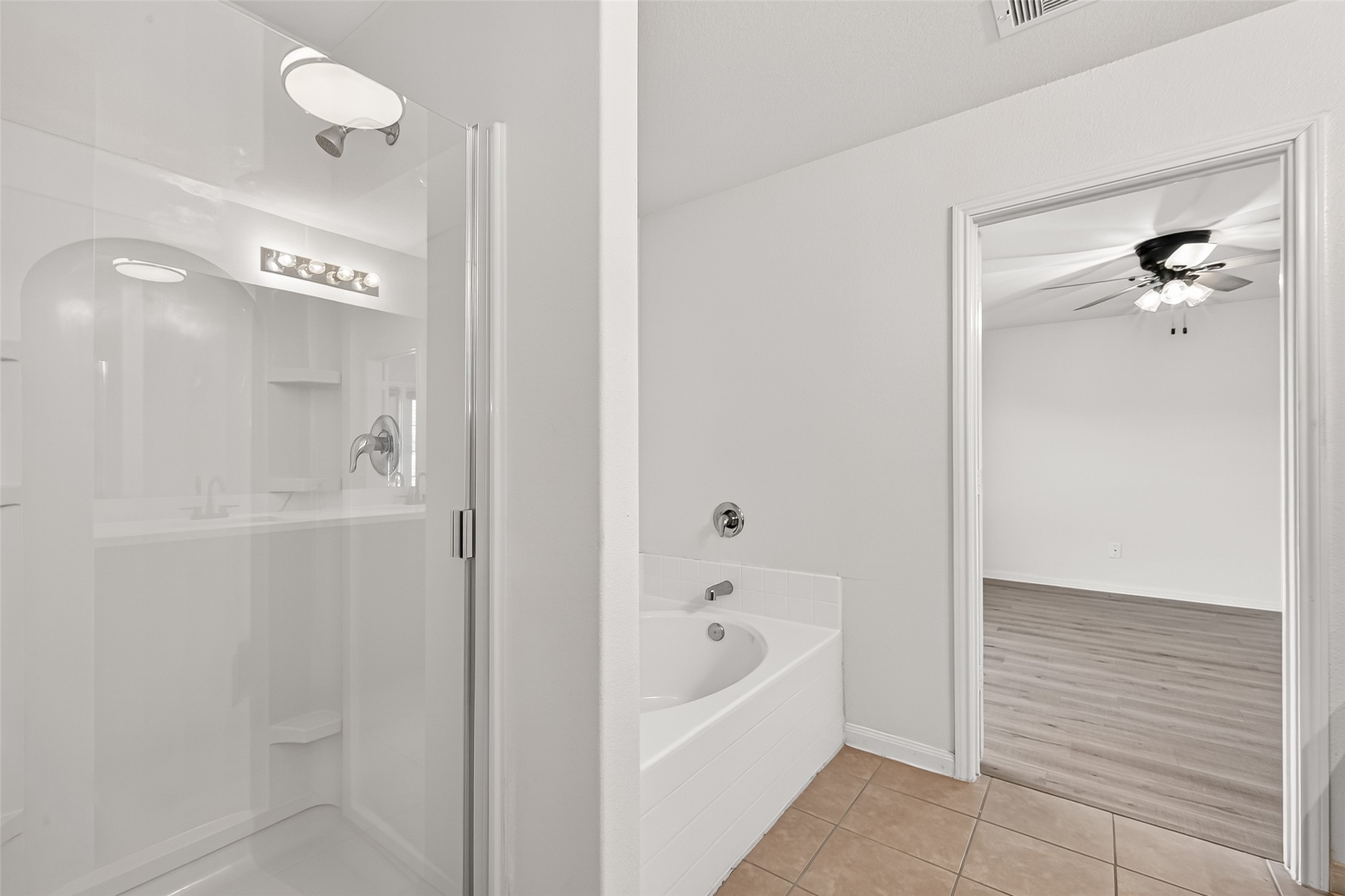 4918 Jagged Cliff Lane Rosenberg, TX 77469 - Photo 14 of 23 a bathroom with a bathtub and a shower