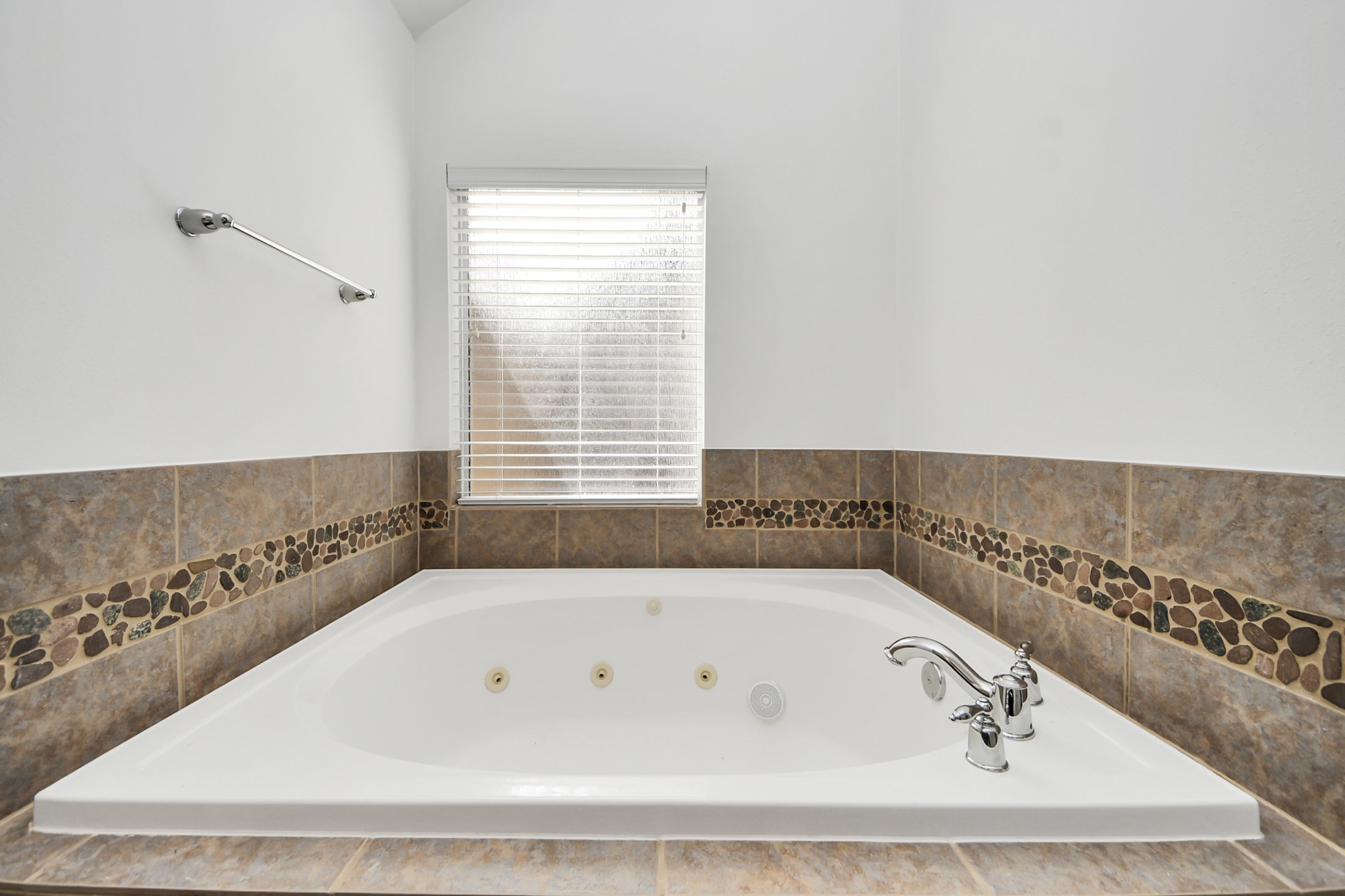 2907 Bright Sky Court Spring, TX 77386 - Photo 17 of 27 a bathroom with a bathtub and shower