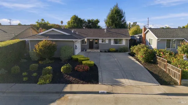 $775,000 | 1525 Weaverly Drive, Petaluma, CA 94954