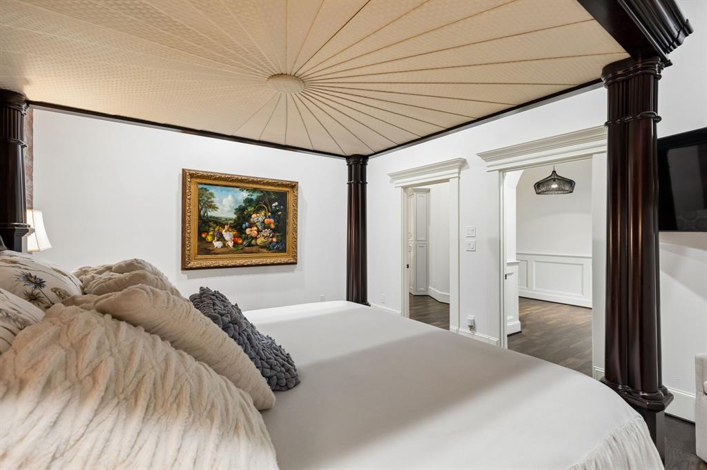 1306 Morrow Road Valley View, TX 76272 - Photo 20 of 40 a bedroom with a bed and a large mirror
