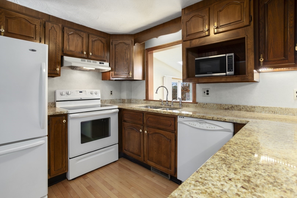 24 Hillcrest Road Wakefield, MA 01880 - Photo 12 of 33 Gallery Image 12