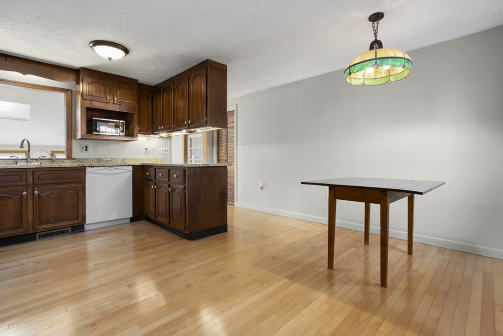 24 Hillcrest Road Wakefield, MA 01880 - Photo 9 of 33 Gallery Image 9