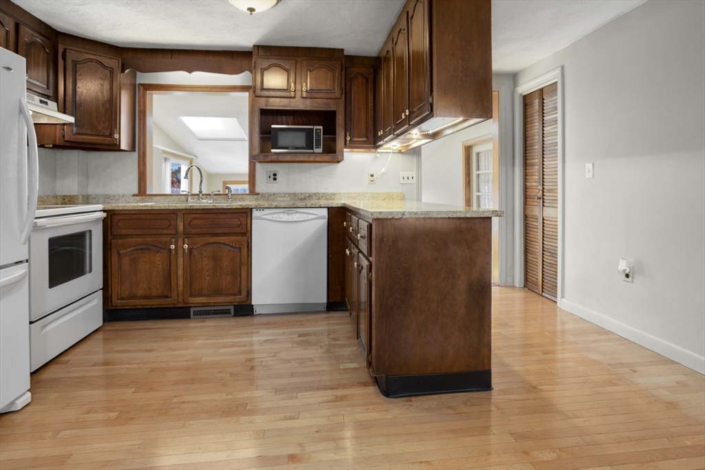 24 Hillcrest Road Wakefield, MA 01880 - Photo 10 of 33 Gallery Image 10