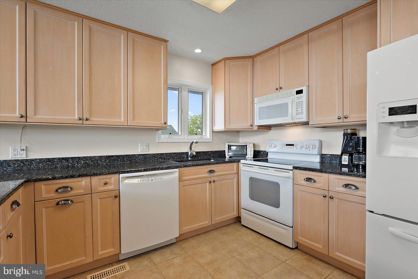 607 South Surf Road Ocean City, MD 21842 - Photo 27 of 91 Updated Kitchen
