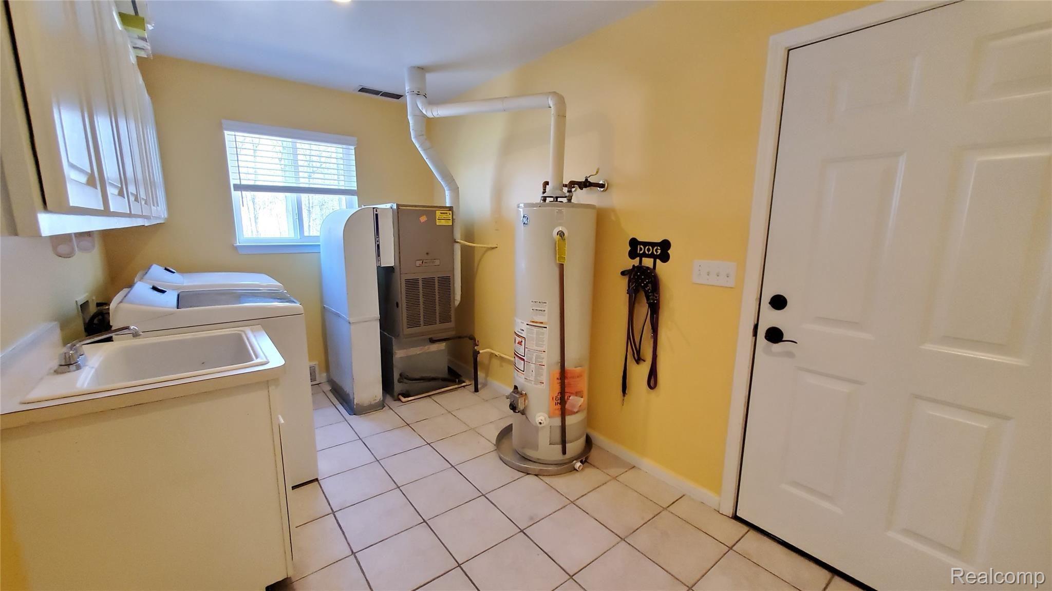 9599 Nook Road Algonac, MI 48001 - Photo 17 of 32 Nook Laundry.jpg