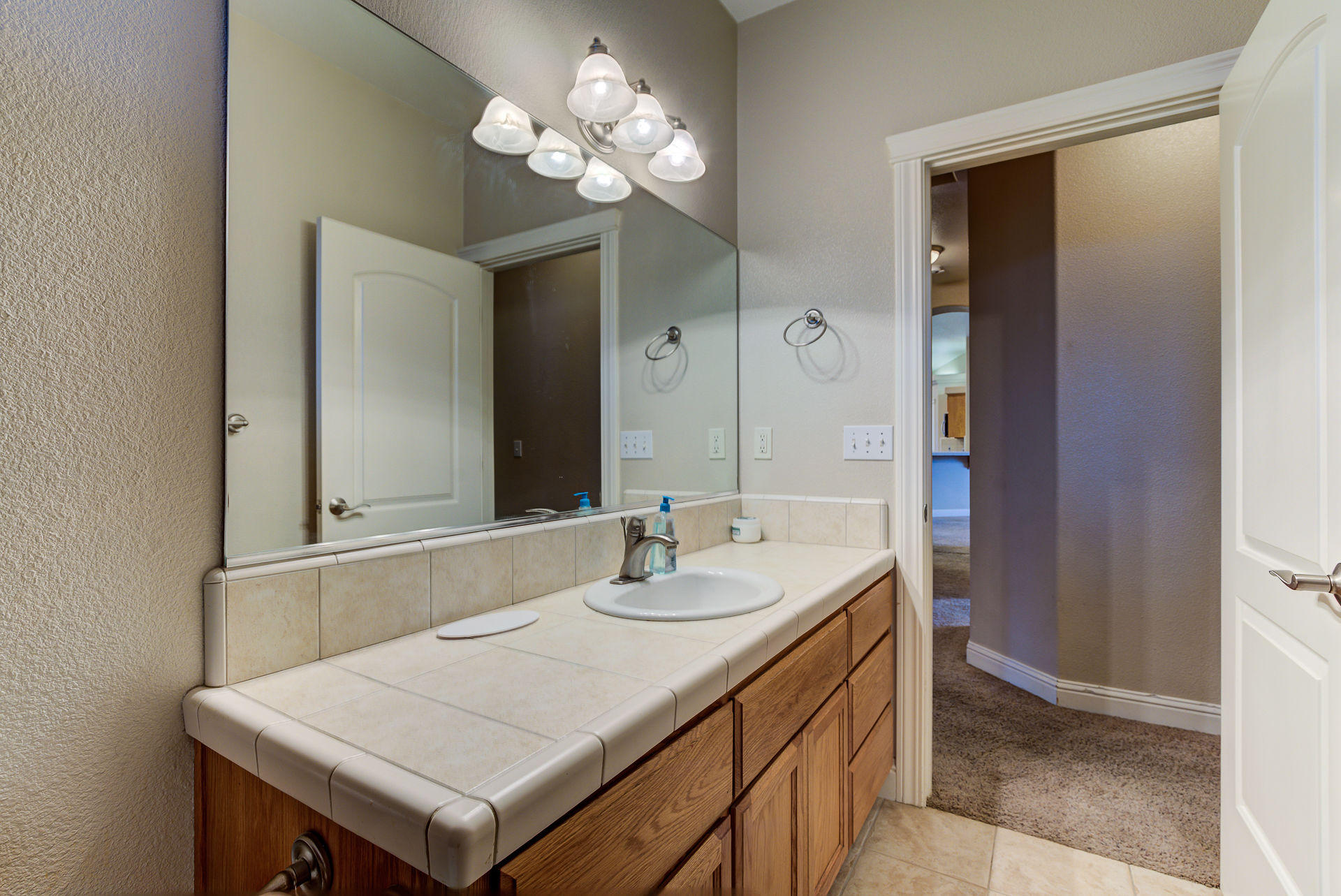 2665 Rhinestone Way Redding, CA 96001 - Photo 16 of 28 2665RhinestoneWay_011