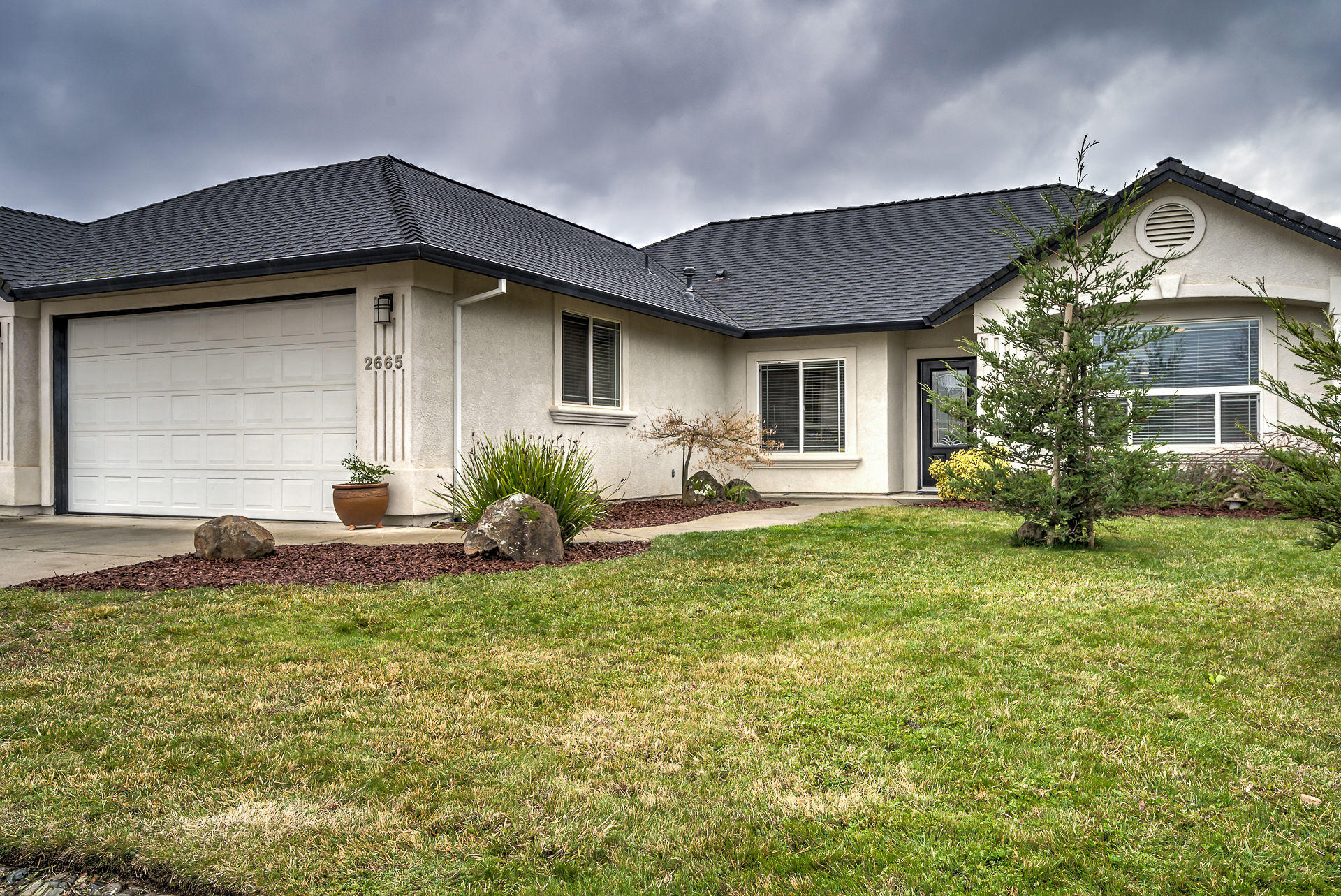 2665 Rhinestone Way Redding, CA 96001 - Photo 2 of 28 2665RhinestoneWayext_009