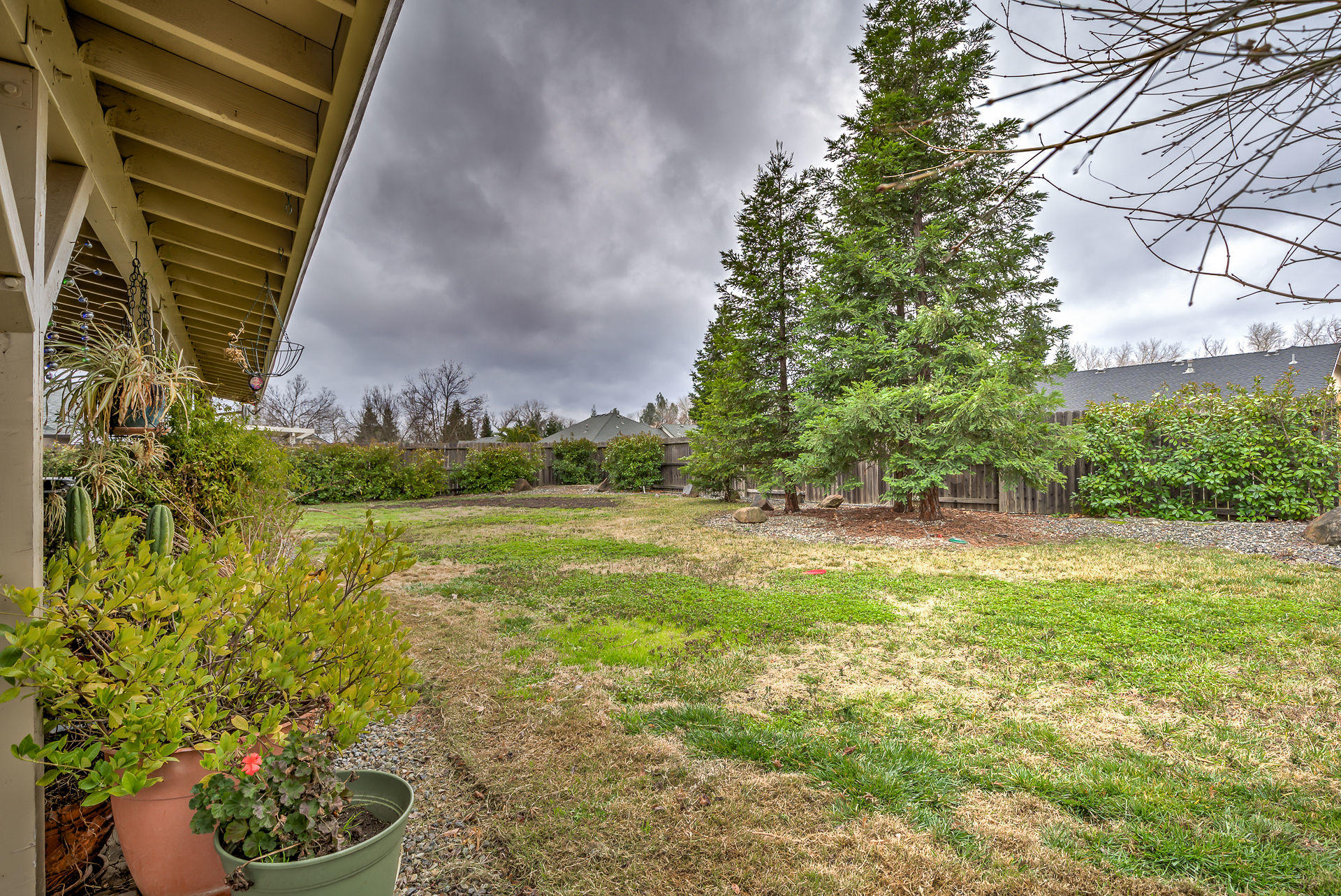 2665 Rhinestone Way Redding, CA 96001 - Photo 5 of 28 2665RhinestoneWayext_001