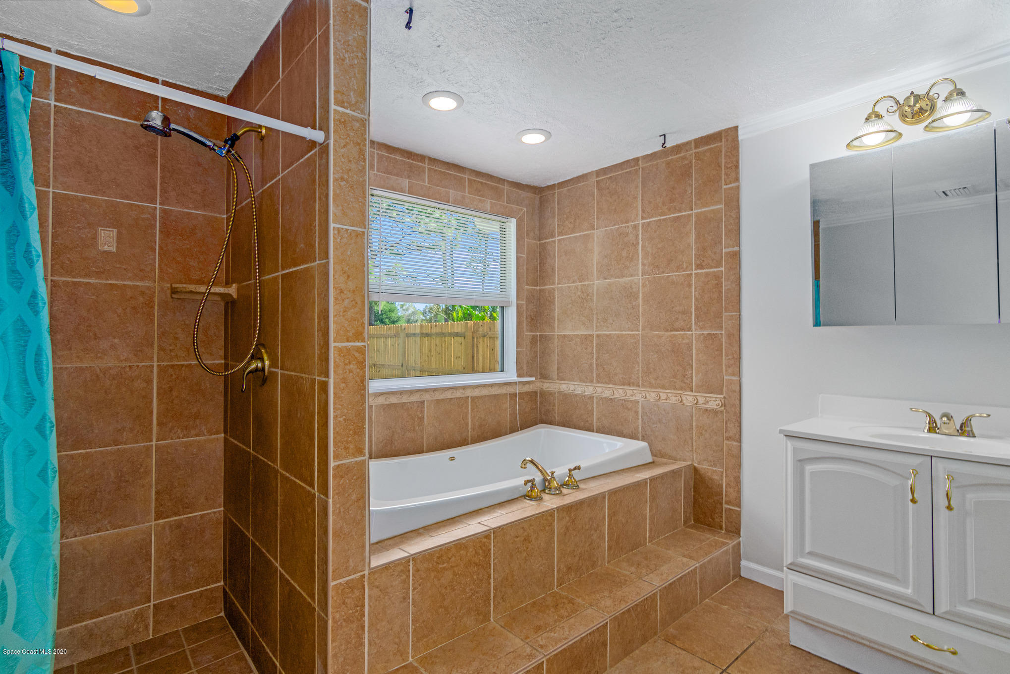 434 Count Street Melbourne, FL 32901 - Photo 11 of 26 a bathroom with a bathtub and a shower