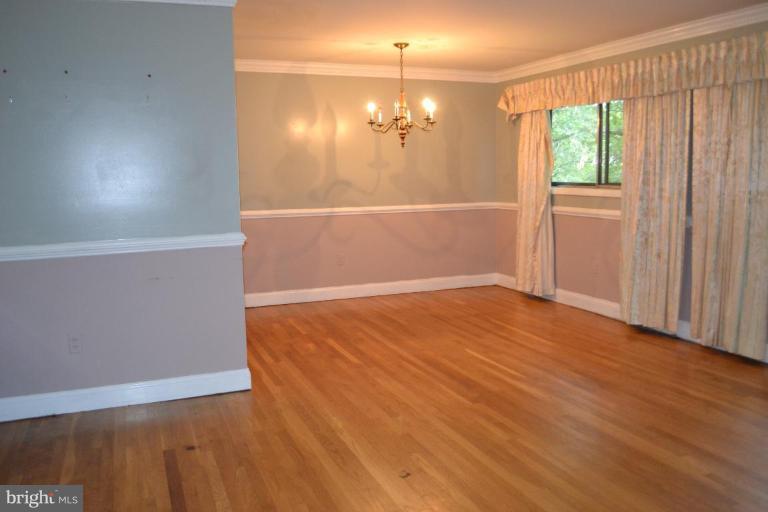 7011 Dolphin Road Lanham, MD 20706 - Photo 12 of 30 Living Room/Dining Room