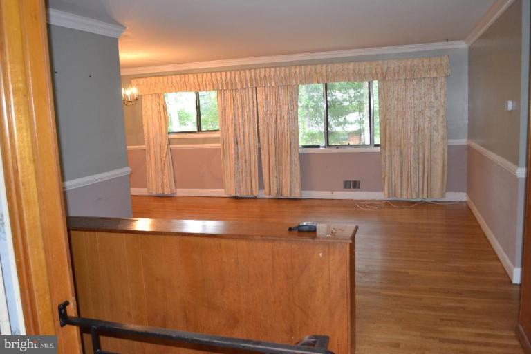 7011 Dolphin Road Lanham, MD 20706 - Photo 13 of 30 Family Room