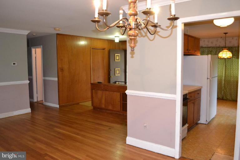 7011 Dolphin Road Lanham, MD 20706 - Photo 14 of 30 Kitchen/Living Room
