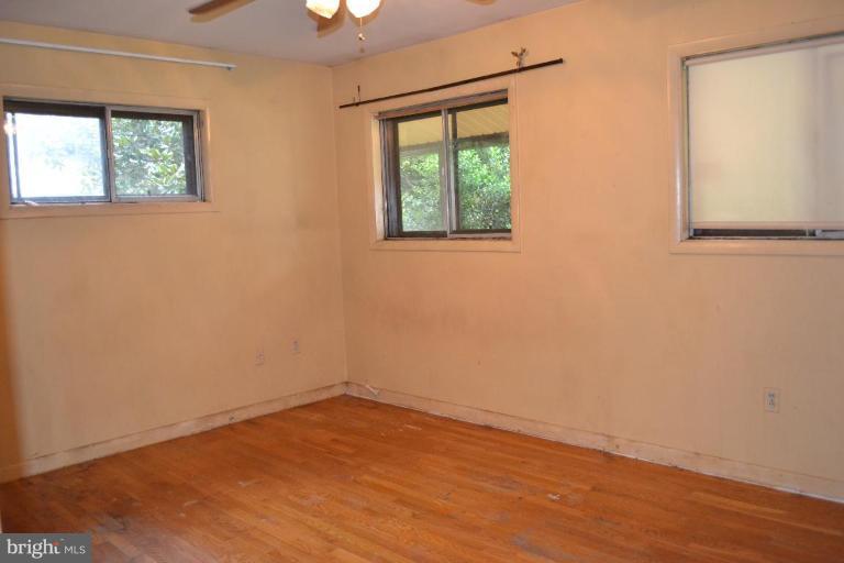 7011 Dolphin Road Lanham, MD 20706 - Photo 18 of 30 Bedroom #1