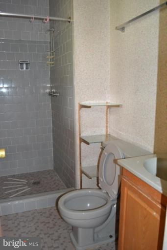 7011 Dolphin Road Lanham, MD 20706 - Photo 19 of 30 Bath #2