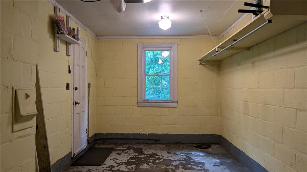 1885 Graham Boulevard Pittsburgh, PA 15235 - Photo 27 of 31 a bathroom with a bathtub