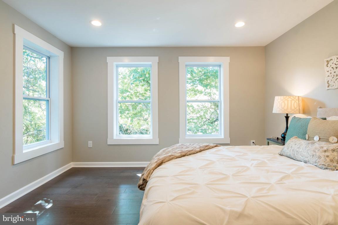 833 Bay Ridge Avenue Annapolis, MD 21403 - Photo 22 of 43 Master Bedroom
