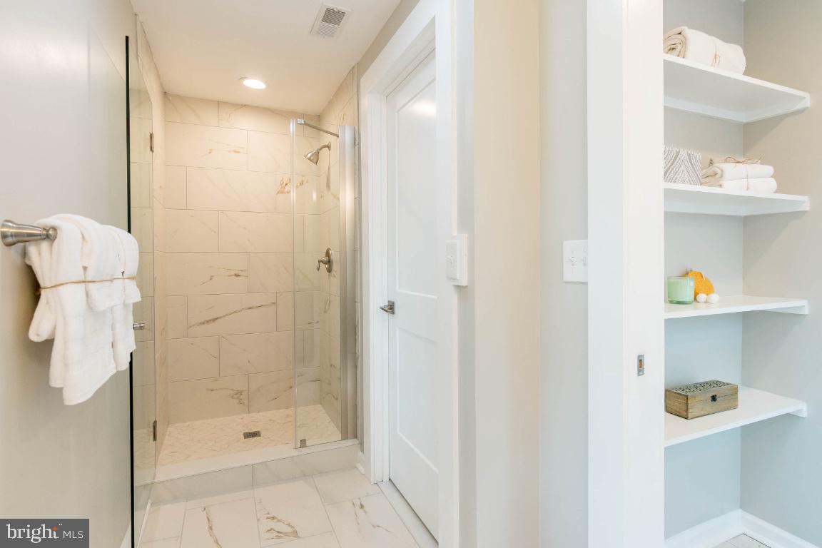 833 Bay Ridge Avenue Annapolis, MD 21403 - Photo 25 of 43 Master Bathroom