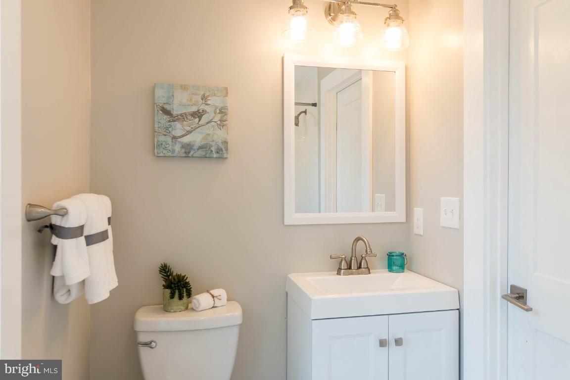 833 Bay Ridge Avenue Annapolis, MD 21403 - Photo 33 of 43 Hall Bathroom