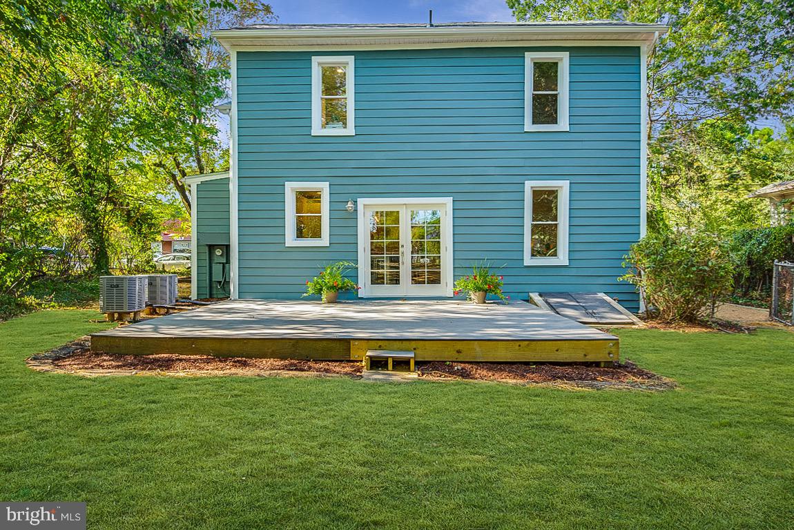833 Bay Ridge Avenue Annapolis, MD 21403 - Photo 34 of 43 Rear Exterior- Make this your own backyard Oasis