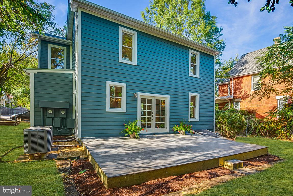 833 Bay Ridge Avenue Annapolis, MD 21403 - Photo 35 of 43 Deck and Rear Exterior